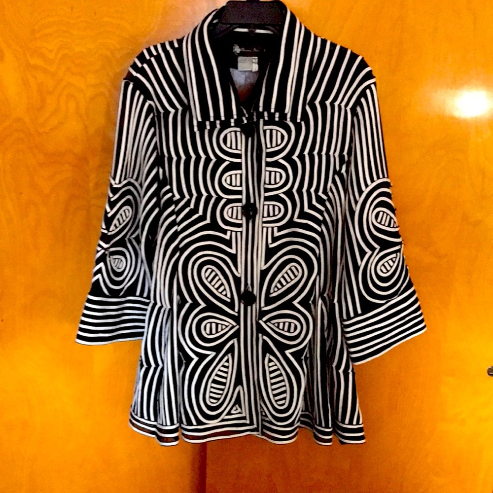Can wear as a jacket or top, black and white.